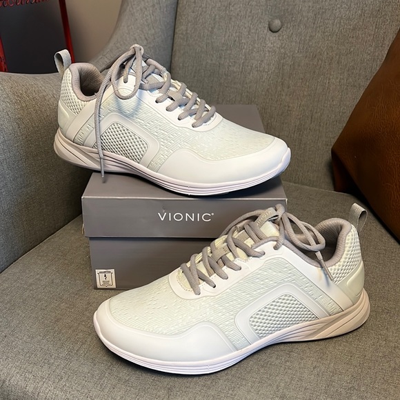 vionic sneakers wide width